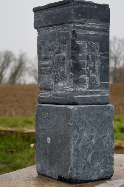 WOLKENTOR, Stein 2022, Irischer Limestone, Höhe 55cm (10).jpeg