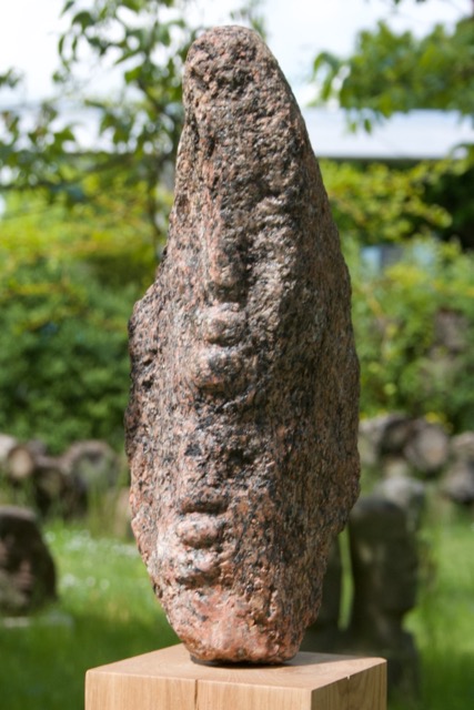 &bdquo;ÜBER ODYSSEUS UND CALYPSO&ldquo;, Stein 2026, Findling, Höhe 32cm (7).jpeg