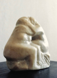 SCHWESTERN, Jannulis Tembridis, 1986, griechischer Marmor, Höhe 12 cm