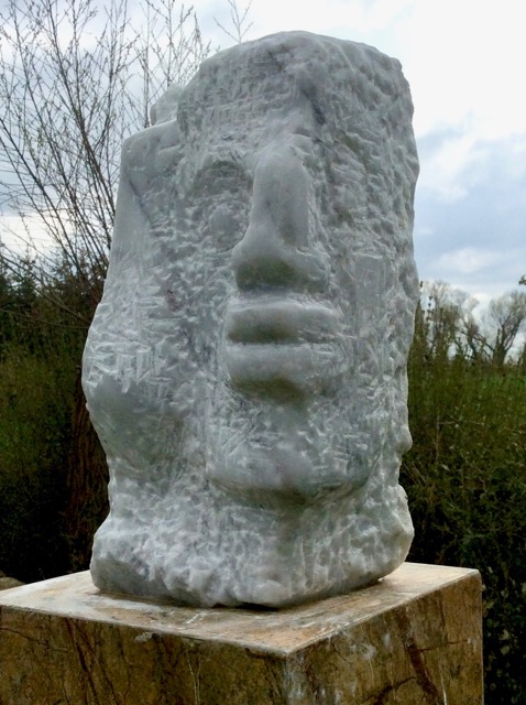 Mit Vogel, talienischer Marmor (Ordinario), Höhe 32 cm (3).jpg