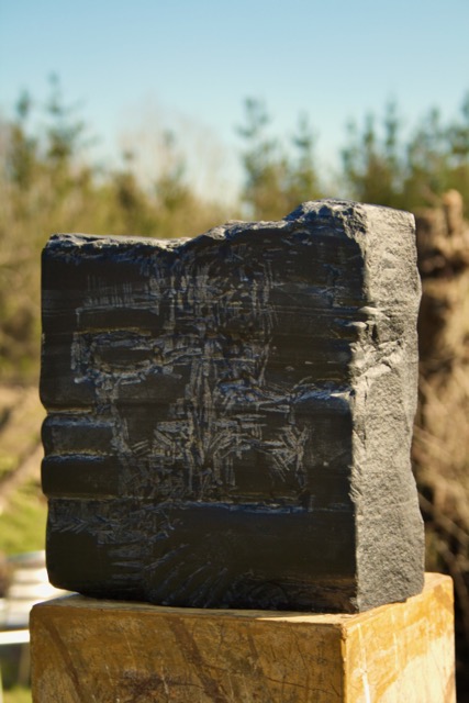 ES WIRD ZEIT, Stein 2022, Irischer Limestone, Höhe 28cm (5).jpeg
