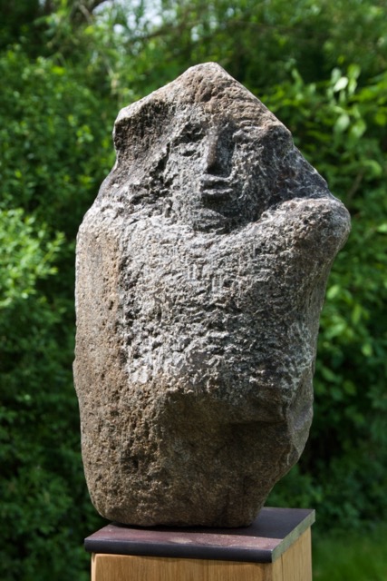&bdquo;ZWISCHEN DEN FLÜSSEN&ldquo;, Stein 2026, Findling, Höhe 37cm (1).jpeg