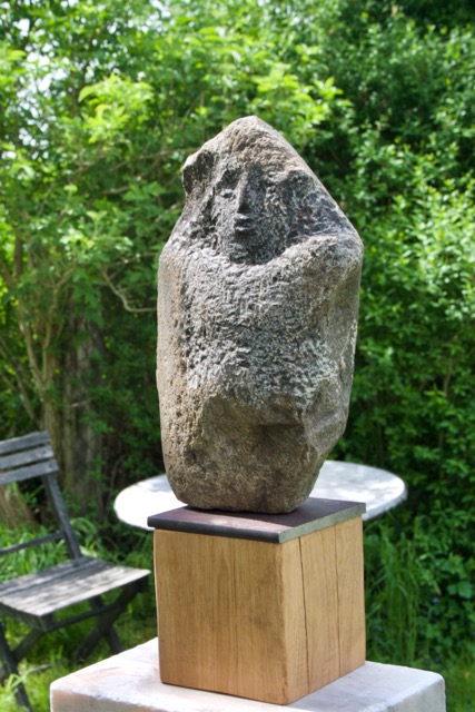 &bdquo;ZWISCHEN DEN FLÜSSEN&ldquo;, Stein 2026, Findling, Höhe 37cm (4).jpeg