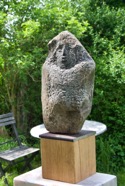 &bdquo;ZWISCHEN DEN FLÜSSEN&ldquo;, Stein 2026, Findling, Höhe 37cm (4).jpeg