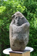 &bdquo;ZWISCHEN DEN FLÜSSEN&ldquo;, Stein 2026, Findling, Höhe 37cm (5).jpeg